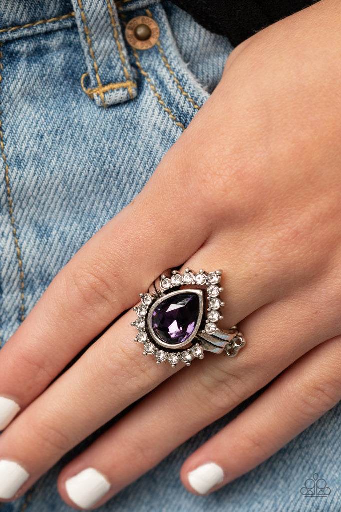A ring of glittery white rhinestones fans out from a dramatically oversized purple teardrop rhinestone center, creating the illusion of a floating centerpiece. Features a stretchy band for a flexible fit.  Sold as one individual ring.  New Kit