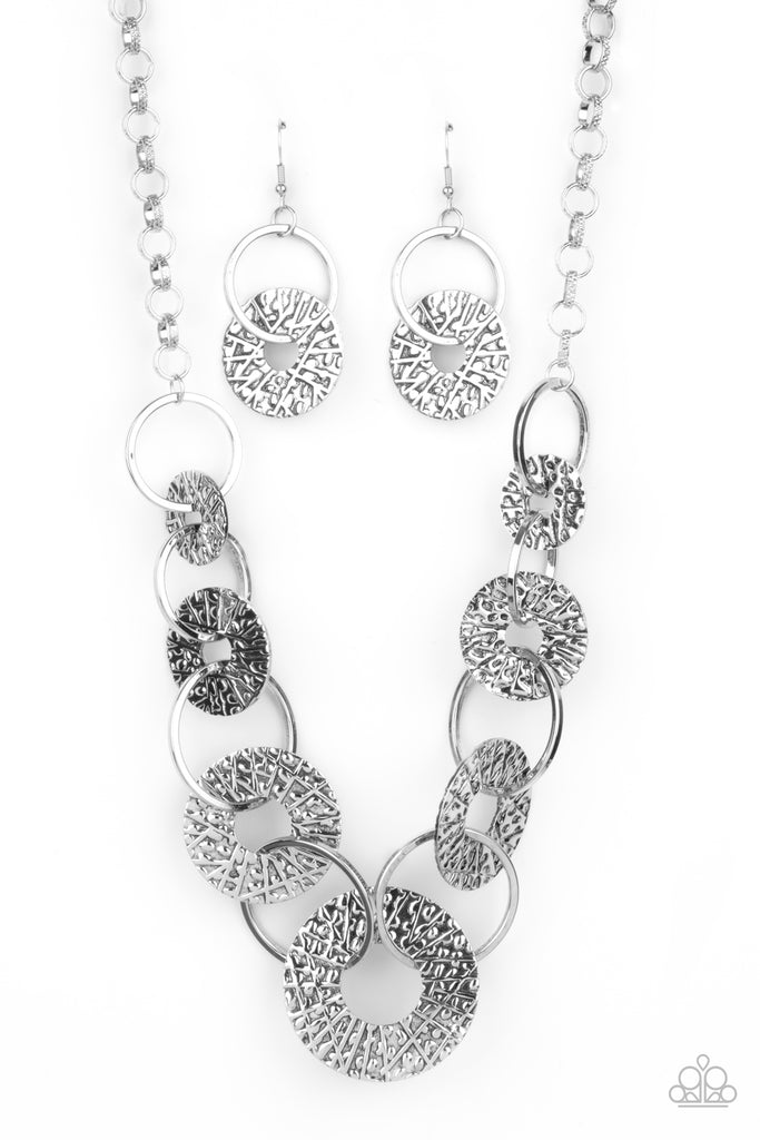 Industrial Envy - Silver Necklace-Paparazzi - The Sassy Sparkle