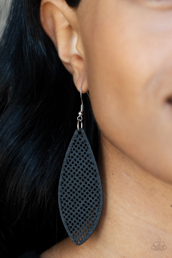 In an asymmetrical surfboard-like shape, lightweight wooden frames are painted in a deep black finish and filled with a screen-like pattern creating a whimsically beachy design. Earring attaches to a standard fishhook fitting.  Sold as one pair of earrings.  New Kit