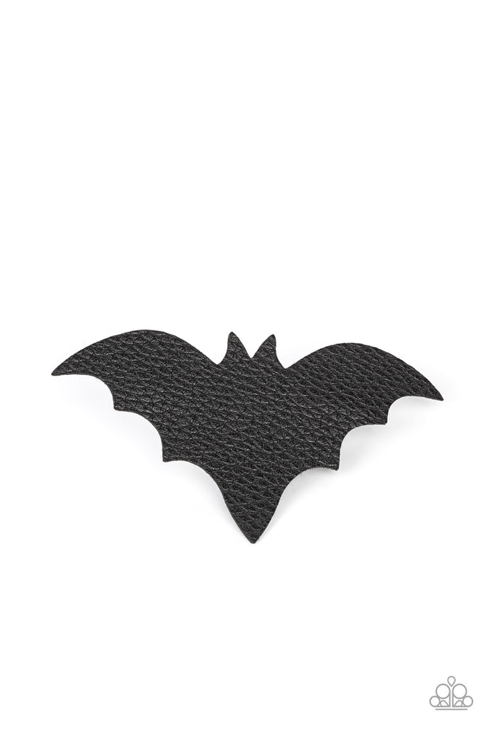 A black leather bat silhouette seemingly takes flight as it sits atop a silver clip creating an eerie illusion. Features a standard hair clip on the back.  Sold as one individual hair clip.  New Kit