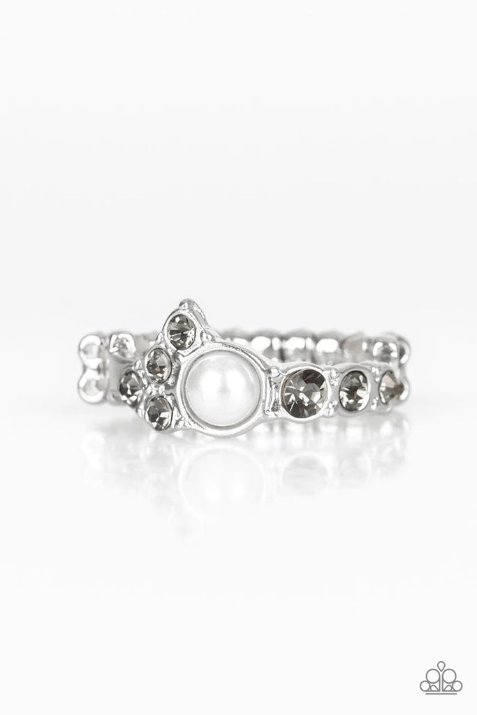 Center Stage Celebrity - Silver Pearl Ring-Paparazzi - The Sassy Sparkle