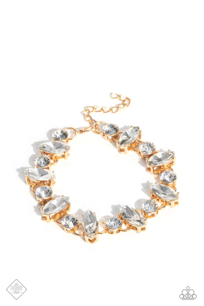 Exclusively Extravagant - Gold Bracelet-Paparazzi - The Sassy Sparkle