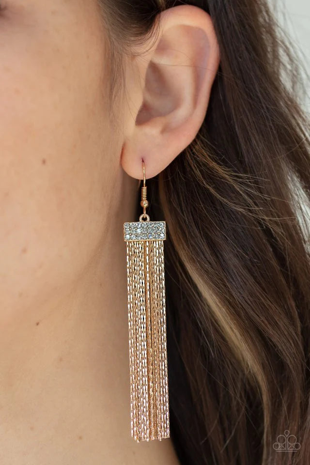 Twinkling Tapestry - Gold Earring-Paparazzi - The Sassy Sparkle