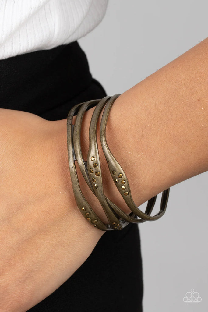 Line It Up - Brass Bracelet-Paparazzi - The Sassy Sparkle