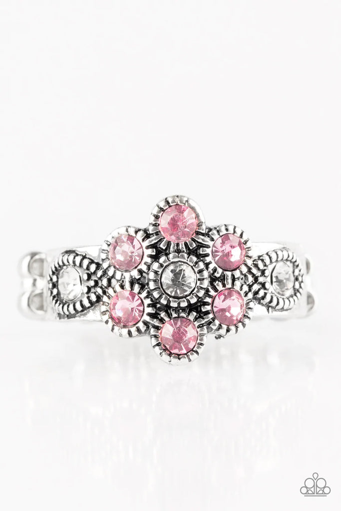 Garland Glamour - Pink Ring-Paparazzi - The Sassy Sparkle